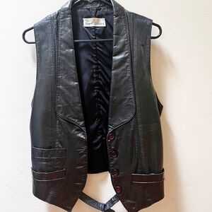 Bloomingdales exclusive brand Black Leather Vest size 7/8 Good Motorcycle look!!